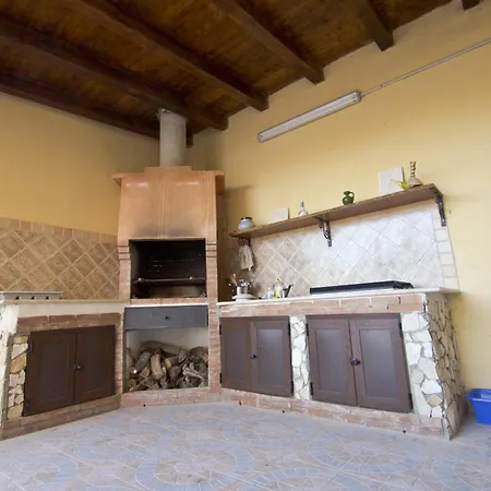 Jolanda & Carmelo Villaggio Mosè